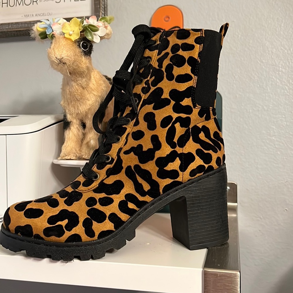 Leopard boots size 8